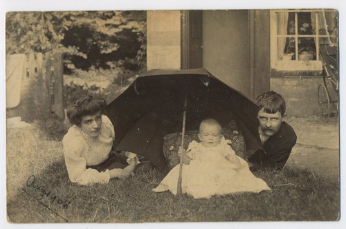 Young edwardian family under - edwardian,