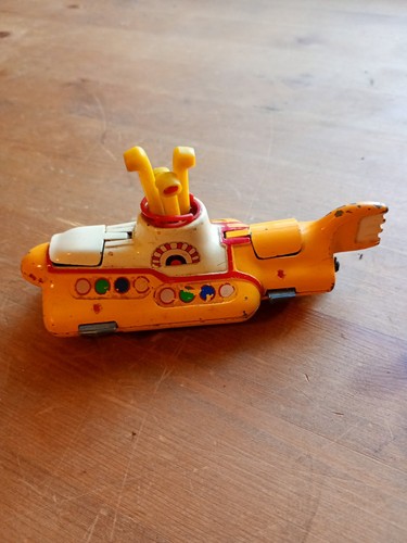 Cirgi toys the beatles yellow - cirgi,