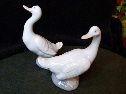 Porcelain white geese