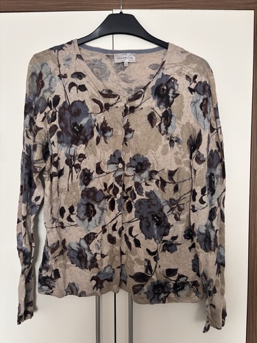 Amaryllis beige blue floral - amaryllis,
