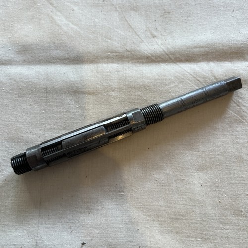 Adjustable expanding hand - adjustable,
