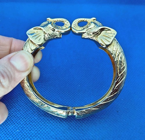 Gold tone metal - gold,