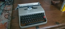 OLIVETTI LETTERA 22 TYPEWRITER