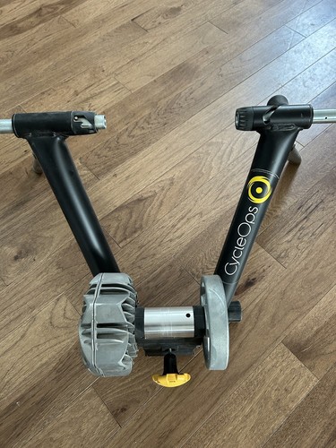 Lightly used cycleops fluid2 - used,