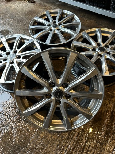 Toyota inch alloy wheels - 17,