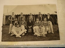 VINTAGE CRICKET TEAM PHOTOGRAPH - 1930s TAKEN BY CRANLEIGH PHOTOGRAPHER.