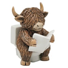 Happy Highland Cow Reading
