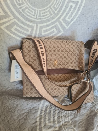 River island cross - river, body
