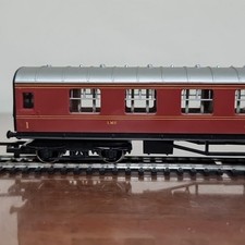 Hornby R474 OO Gauge LMS Stanier Composite Coach 3934 Crimson Lake Era 3 Unboxed