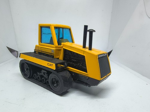 Joal scale caterpillar - scale,
