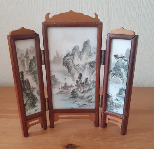 Chinese hand painted miniature - hand,