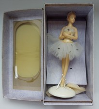 Vintage LEONARDO COLLECTION FIGURINE ORNAMENT - SWAN LAKE - 1960s -ORIGINAL BOX.
