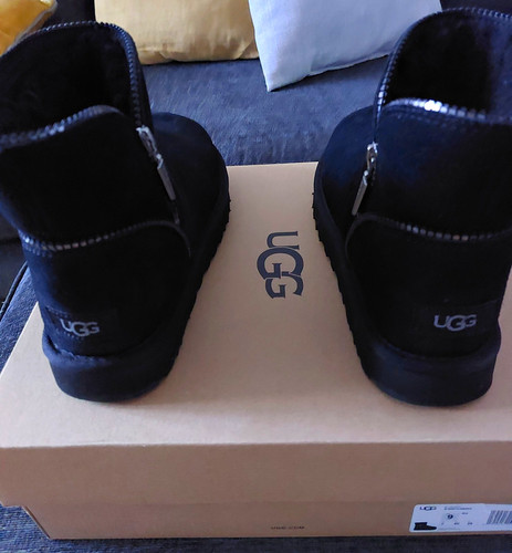 Ugg women black suede - women’s,