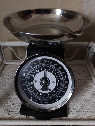 Hanson retro kitchen - kitchen, scales