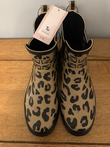 Bnwt short animal brown - bnwt, by