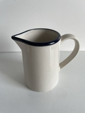 NEW WHITE BLUE RIM SMALL CERAMIC MILK/CREAM JUG DINING TABLE MILK JUG.