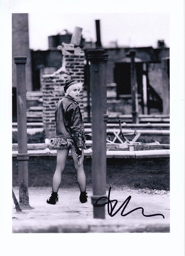 Madonna who that - girl, hand