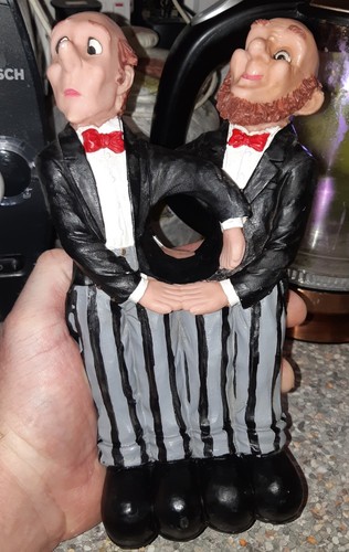 Novelty wine bottle holder