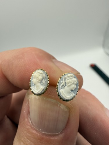 9ct gold cameo stud earrings