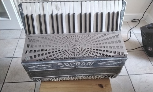 Soprani three accordion - soprani,