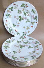 WEDGWOOD WILD STRAWBERRY R4406  EIGHT 7" DESSERT / PIE PLATES (12205)