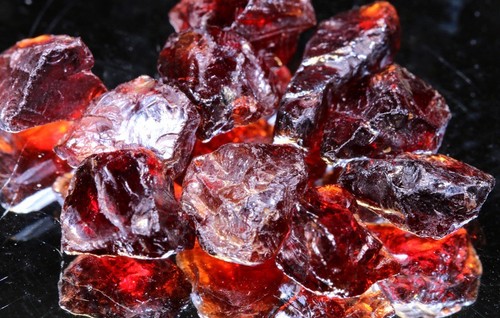 Cts red garnet rough - rough, parcel