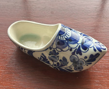 Delft blue and white clog