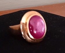 9ct yellow gold and cabochon