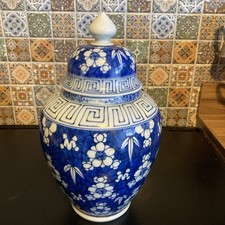 Vintage Chinese Porcelain Ginger Jar Blue and White With Lid