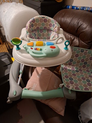 Red kite baby - go, round
