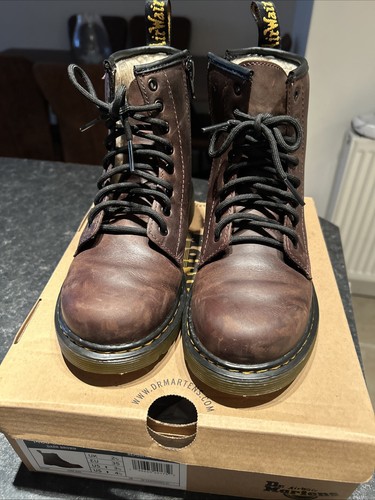 Dark brown martens - brown, dr.