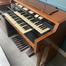 Hammond Organ L102