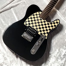 Squier by Fender Avril Lavigne