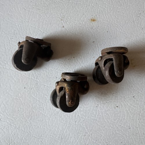 Set three cast - of,