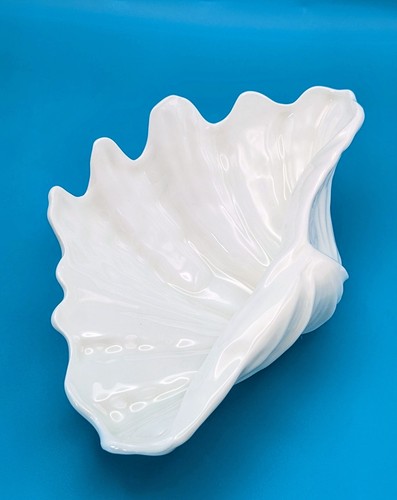Wedgwood bone china - , footed