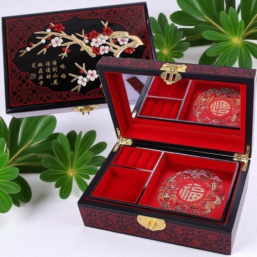 Lacquered jewellery box - jewellery,