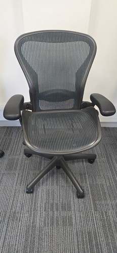 Herman miller aeron chair - miller, size