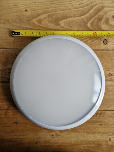 Round bulkhead light fitting