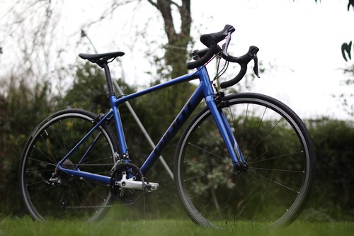 Giant contend road - giant, size