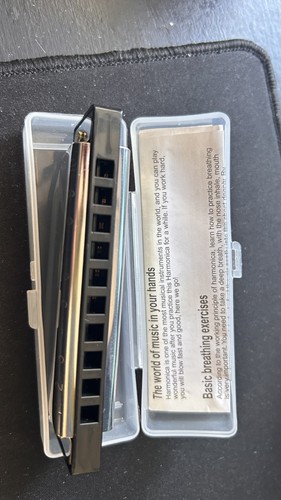 Key hole harmonica - of, c