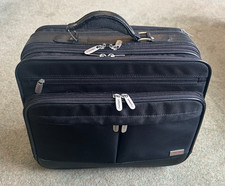 Akaru Pilot Case in black with wheels and pull handle and multiple compartments