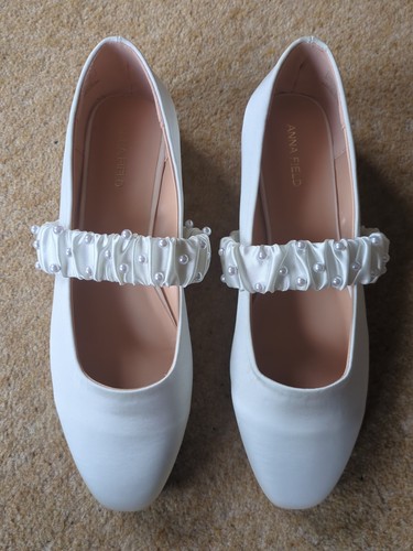 Anna field size ivory - 40, satin