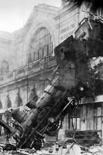TRAIN WRECK MONTPARNASSE