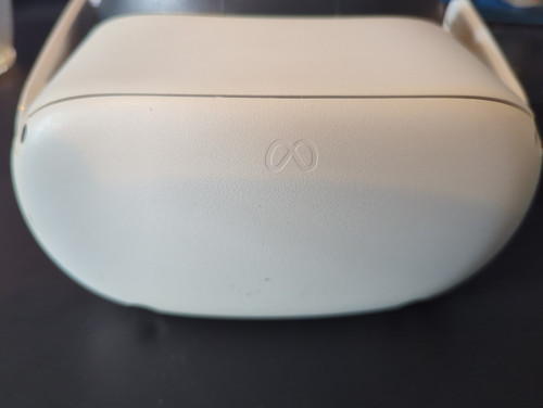Meta quest headset - 2,