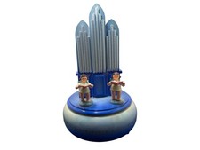Erzgebirge figurine music box, 16 x 14 cm. Condition as shown in photos.