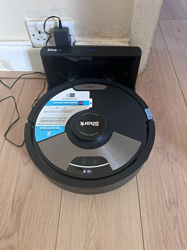 Shark matrix plus 1 robot - 2-in-1,