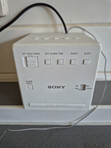 Sony icf cube - icf-c1, clock