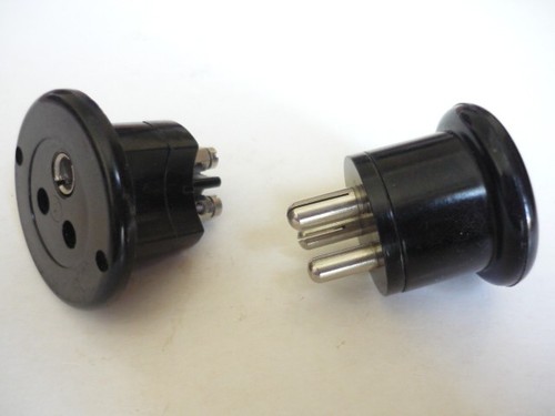 Bulgin mains three pin plug - three,