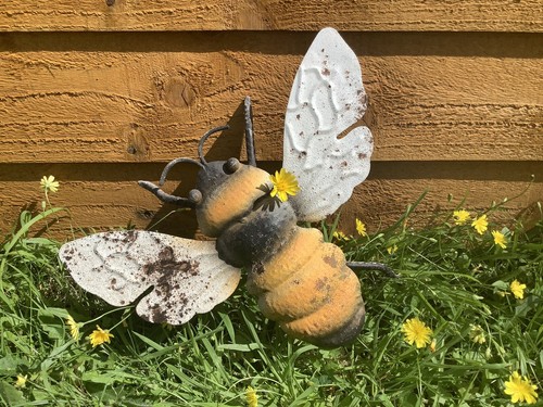 Bumble bee wall - bumble,