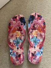 Primark floral pattern flip flops 